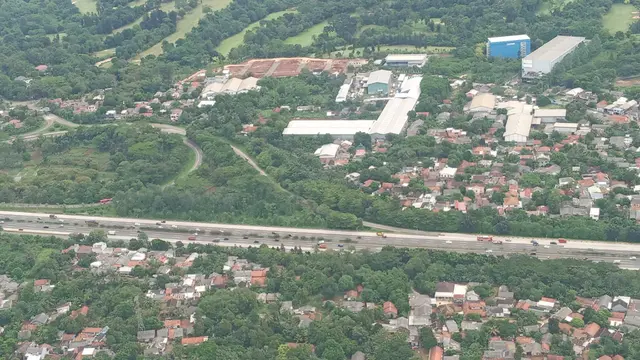 Pantauan udara arus mudik di jalan tol Jakarta-Cikampek
