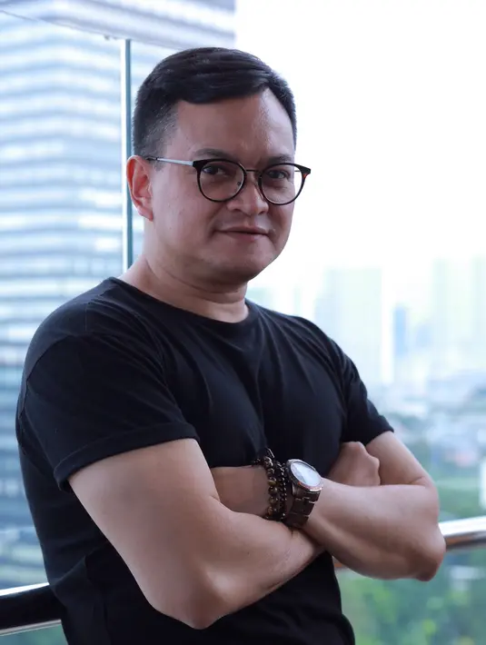 Selain ikut nyanyi dengan grup vokal itu, ia juga berperan banyak dengan grup yang diproduseri oleh Yovie Widianto tersebut. (Galih W. Satria/Bintang.com)