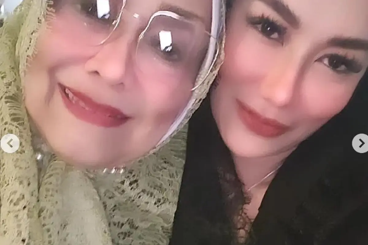 Potret Reza Artamevia bersama Ibunda (Sumber: Instagram/rezaartameviaofficial)
