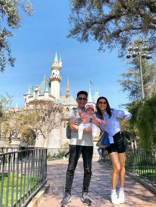 Rumah tangga Acha semakin lengkap dengan kehadiran putri cantik dan imut yang diberi nama Bridgia. Rumah tangga Acha dikenal sebagai salah satu rumah tangga artis yang harmonis. (Foto: instagram.com/septriasaacha)