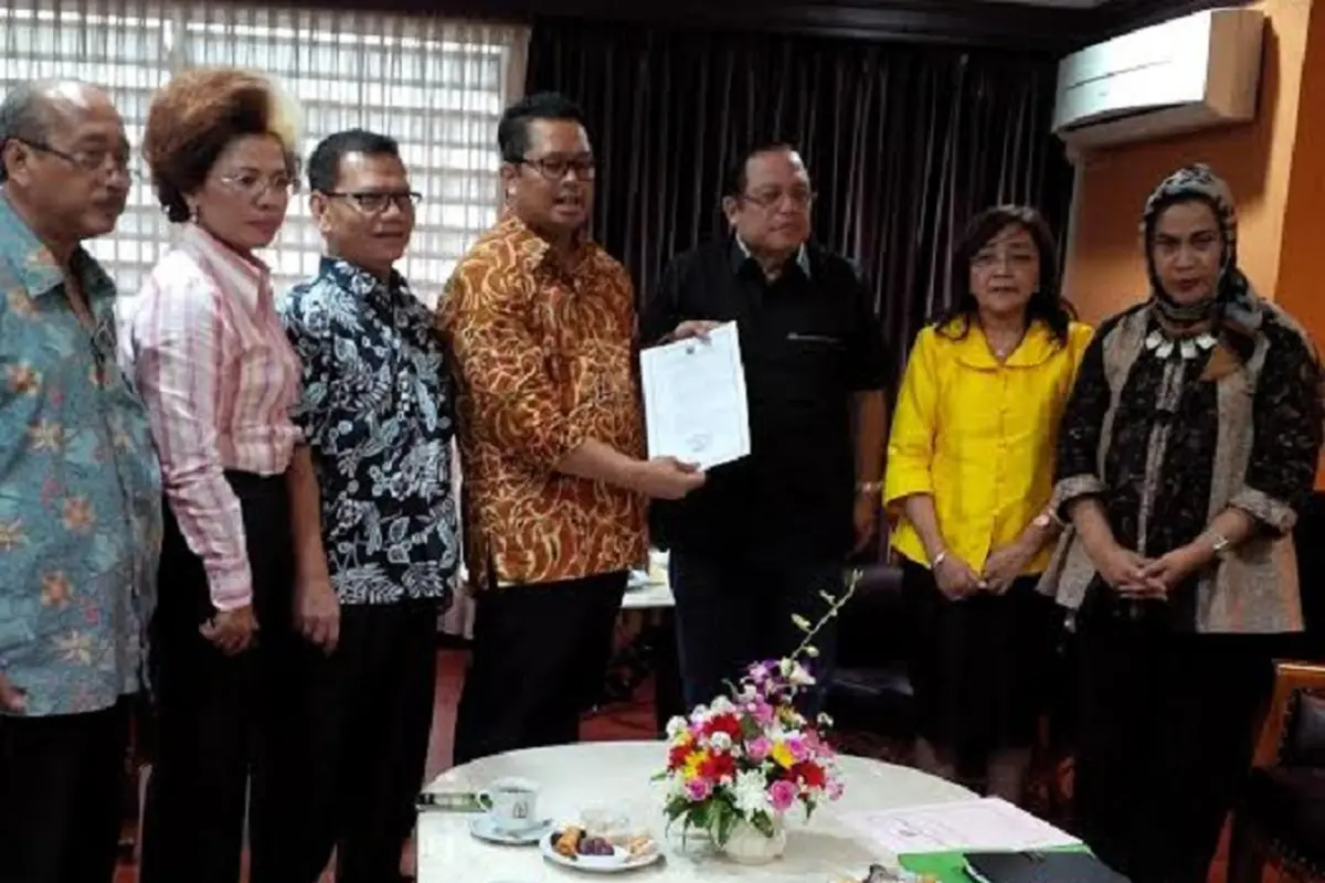Wakil Ketua MPR Mahyudin Terima SK HKTI dari Menkumham