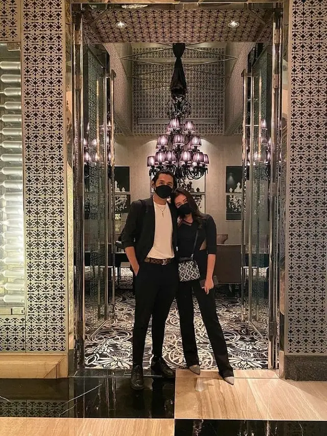 Rayakan Anniversary Pertama, Ini 6 Momen Mesra Ranty Maria dan Rayn Wijaya. (Sumber: Instagram/rantymaria dan Instagram/raynwijaya26)