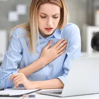 5 Gejala Dini Serangan Jantung yang Wajib Anda Tahu (new Africa/Shutterstock)