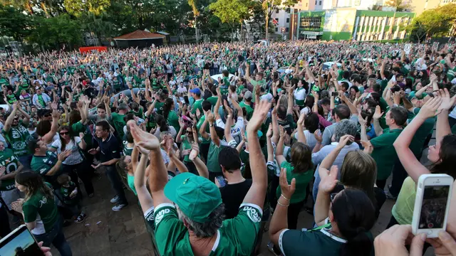 20161129-Diselimuti Warna Hijau, Wujud Duka Brasil Atas Tragedi Chapecoense-Brasil