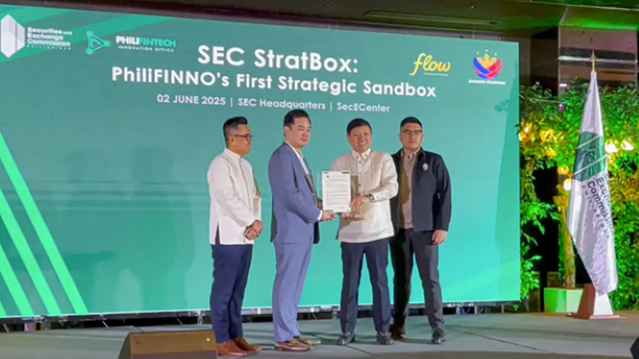 Pluang, platform investasi asal Indonesia resmi menjadi fintech pertama yang berpartisipasi dalam program Strategic Sandbox (StratBox) dari Securities and Exchange Commission (SEC) Filipina. (Foto: Pluang)