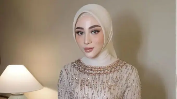 Inspirasi kebaya wisuda ala Margin Wieheerm (credit: instagram/marginw)