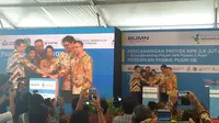 Menteri Badan Usaha Milik Negara (BUMN) Rini Soemarno meresmikan pengoperasian Pabrik pupuk Pusri 2B milik anak usaha PT Pupuk Indonesia, yakni  PT Pupuk Sriwijaya di Palembang, Jumat (11/5/2018). (Dwi Aditya Putra/Merdeka.com)