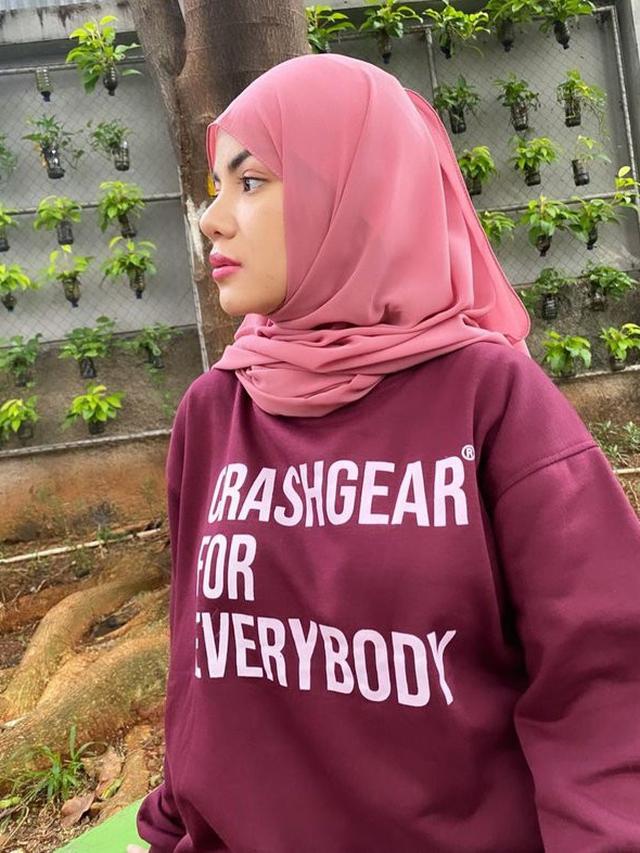 Demo Pakai Bikini, Ini 7 Potret Dinar Candy Pakai Hijab yang Bersahaja