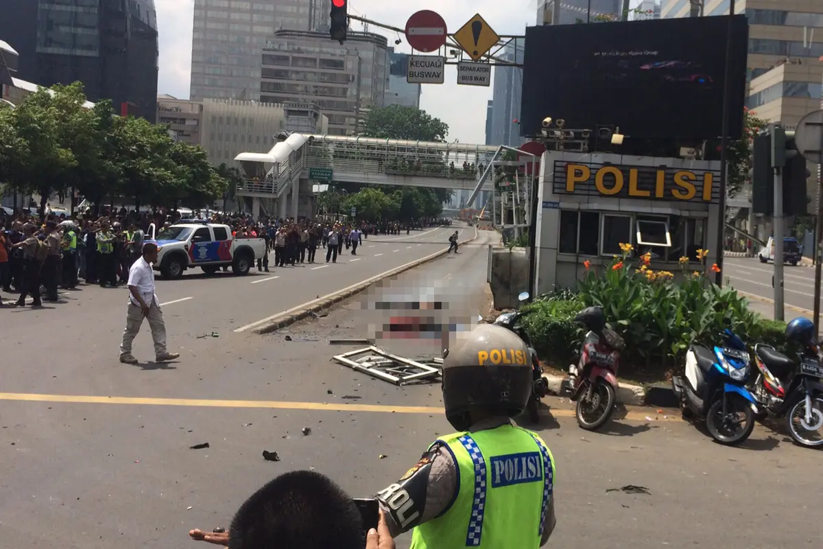 20160114-Foto-foto Ledakan di Pos Polisi Dekat Sarinah Thamrin-Jakarta