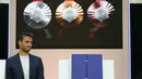 Presiden Olimpiade dan Paralimpiade Paris 2024, Tony Estanguet berbicara saat peresmian medali Olimpiade dan Paralimpiade untuk Olimpiade Paris 2024 yang berlangsung di Paris, Prancis, Kamis (08/02/2024). (AFP/Dimitar Dilkoff)