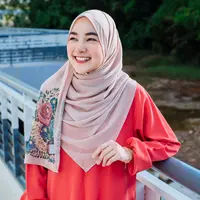 ilustrasi perempuan cantik hijab/Hafizussalam bin Sulaiman/Shutterstock