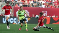 Di kubu Manchester United, manajer Erik ten Hag memainkan Jadon Sancho sebagai penyerang yang ditopang Antony, Bruno Fernandes, Alejandro Garnacho dengan skema 4-2-3-1. (Al Bello/Getty Images/AFP)