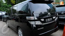 [FOTO] KPK Tambah Koleksi Mobil Mewah yang Disita dari Anggota DPRD