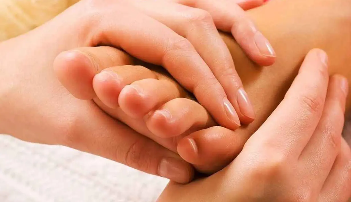 Tahukah Anda, jempol kaki wanita tanpa sadar akan ikut bergoyang jika terangsang ataupun orgasme? Hal ini karena adanya saraf perasa yang terhubung antara jempol kaki dengan alat kelamin (Istimewa)