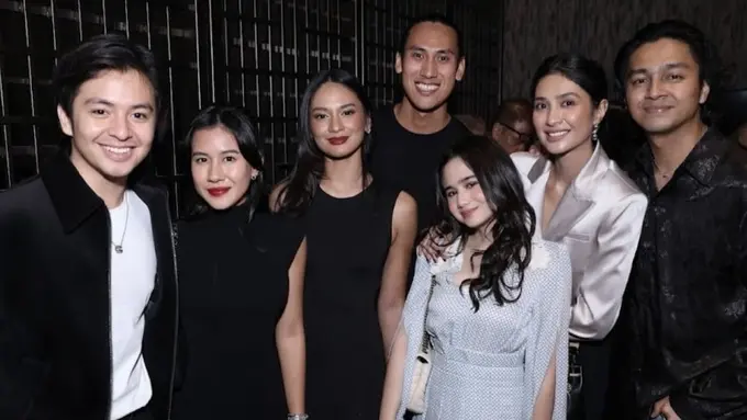 Tampilan Artis saat Merayakan Ulang Tahun Manoj Punjabi