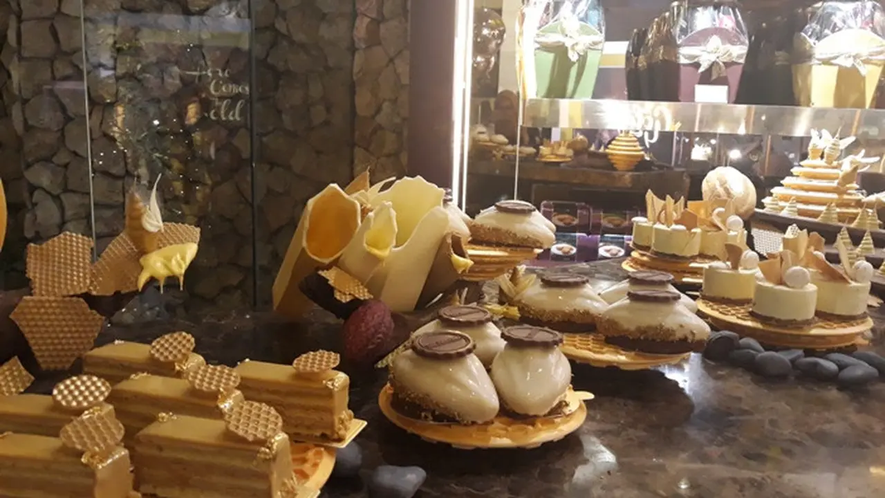 Rangkaian cake dan pastry bervarian rasa cokelat emas pertama di Indonesia dari The Harvest