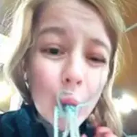 Aktivis dan pecinta hewan kecam aksi seorang gadis yang memakan gurita hidup di Korea Selatan. 