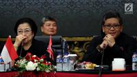 Ketum PDIP, Megawati Soekarnoputri bersama Sekjen PDIP Hasto Kristiyanto mengikuti Rapat Koordinasi Bidang Politik & Keamanan Tingkat Nasional di Kantor DPP PDI Perjuangan, Menteng, Jakarta, Kamis (3/5). (Liputan6.com/Johan Tallo)