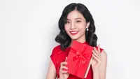 Ide Kado Imlek yang Elegan untuk Calon Mertua, Skincare Bisa Jadi Pilihan Aman