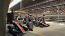 Pebalap Manor Racing asal Indonesia, Rio Haryanto, berhasil finis di posisi ke-21 dalam balapan F1 GP China di Sirkuit Internasional Shanghai, China, Minggu (17/4/2016). (Bola.com/Twitter/Manorracing)