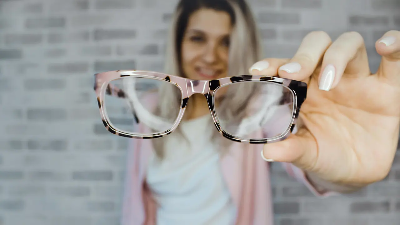 Tips Memilih Frame Kacamata untuk Semua Bentuk Wajah
