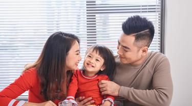 Ayah Dan Ibu Sama Sama Bekerja Apa Dampak Positifnya Terhadap Anak Parenting Fimela Com Ayah… ibu… engkau begitu baik padaku… ibu… kau begitu ceria dan rajin berasal dari terhadap guru yang lain ibu… kau yang pintar, baik, ramah, cantik, dan sopan. ayah dan ibu sama sama bekerja apa