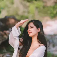 Ilustrasi perempuan cantik sedang tersenyum/copyright freepik.com/partystock