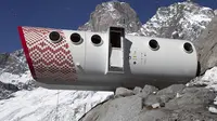 Rasakan sensasi menikmati pemandangan alam dengan menginap di kabin yang letaknya di pinggir gunung Mount Blanc.
