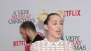 Blake Shelton memuji talenta musik Miley Cyrus, meskipun Miley kerap membuat netizen geram dengan tingkah laku yang super sensasional. (AFP/Bintang.com)