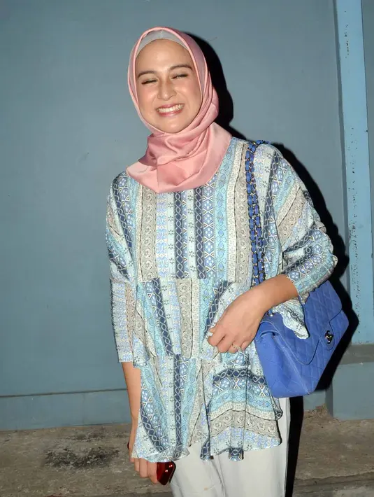 Menceritakan masalah ini di media sosial, Nina Zatulini tidak bermaksud menjatuhkan orang lain. Untuk ke depannya, Nina memberi waktu selama satu minggu, jika tak ada respon juga, maka akan diteruskan ke jalur hukum. (Nurwahyunan/Bintang.com)