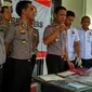 Kapolres Pelalawan, Riau, AKBP Kaswandi Irwan memberikan keterangan terkait kematian wanita yang terseret mobil milik seorang polantas. (Liputan6.com/M Syukur)