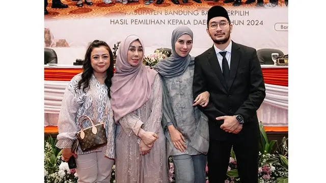 6 Potret Syahnaz dan Amy Qanita Dampingi Jeje Govinda di Penetapan Bupati Terpilih