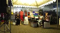 Kala Para Biduan Mengusir Penat Pemudik di Pelabuhan Merak