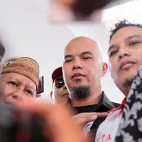 Seperti diketahui, Ahmad Dhani dilaporkan pendukung Basuki Tjahaja Purnama alias Ahok saat kampanye pemilihan Gubernur DKI Jakarta. Pentolan Dewa 19 itu dilaporkan oleh Jack Boyd Lapian pada Kamis (9/3/2017). (Adrian Putra/Bintang.com)