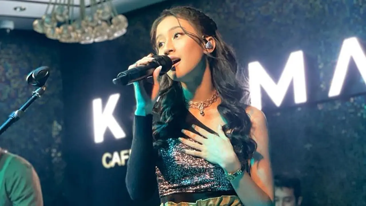Keisya Levronka (https://www.instagram.com/p/CjK9WQ5rtpO/)