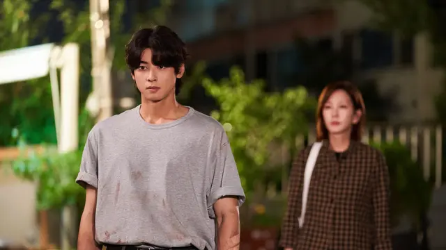 Cha Eun Woo dan Kim Nam Joo dalam serial Wonderful World. [Foto: Disney+ Hotstar]