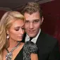 Paris Hilton dan Chris Zylka (YouTube)