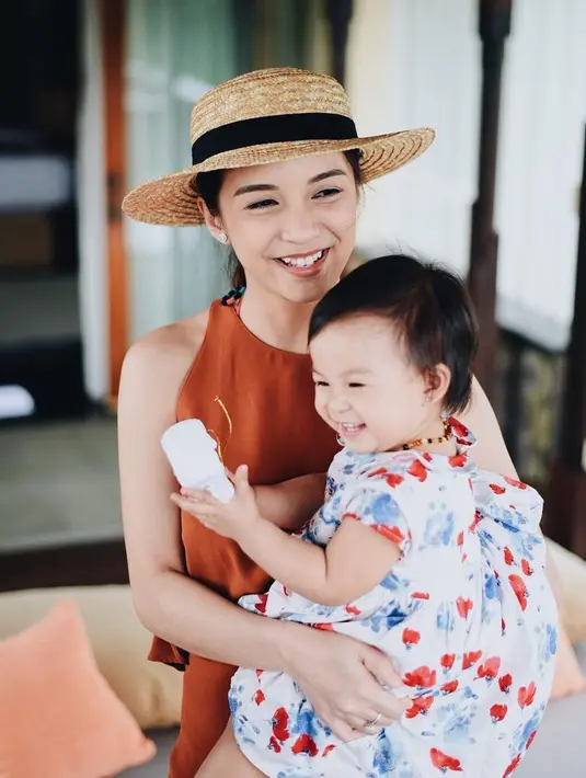 Namun hal itu tak berlaku bagi anak pasangan selebriti ini. Glenn dan Chelsea tak menerima endorsement untuk buah hatinya. Lantas apa yang menjadi alasannya? (Instagram/chelseaoliviaa)