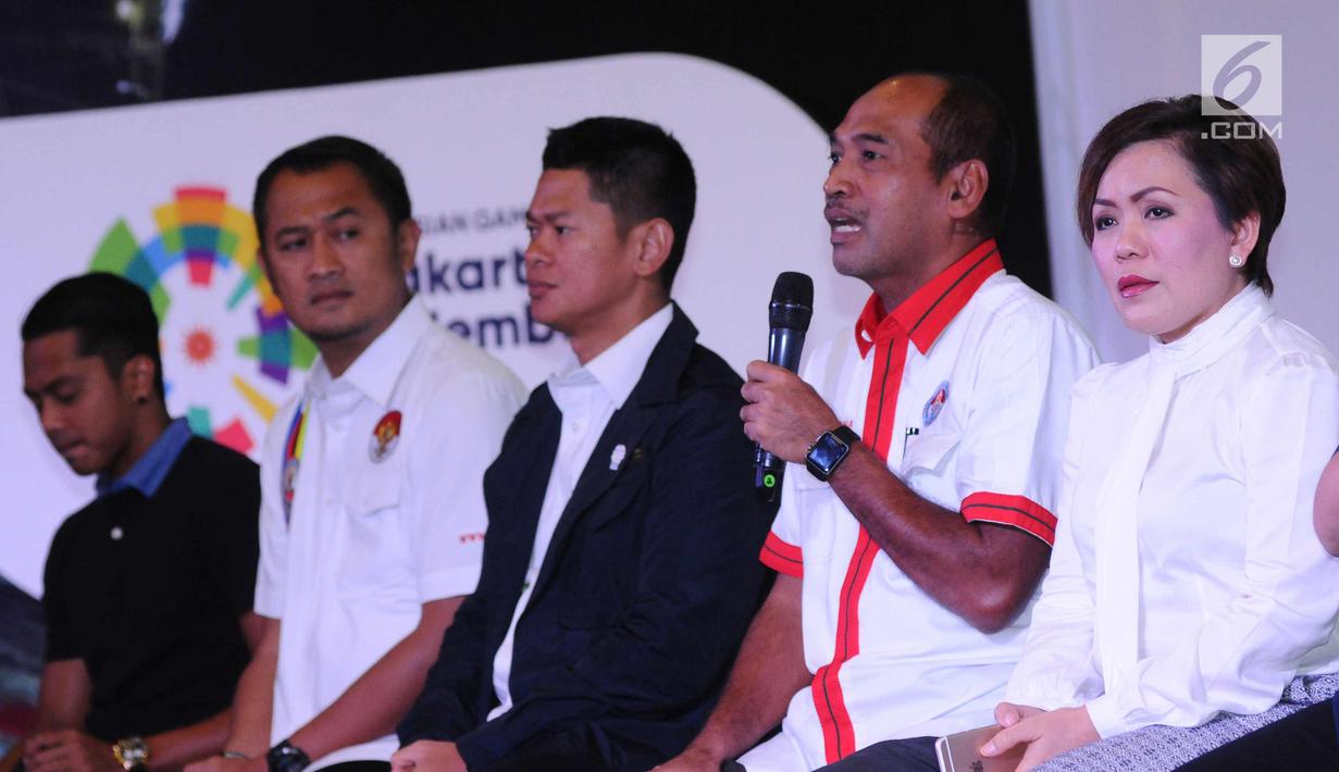 Deputi IV bidang Peningkatan Prestasi Olahraga, Mulyana (kedua kanan) memberi keterangan saat jumpa pers Official Broadcaster Asian Games 2018 di Jakarta, Kamis (8/2). Asian Games 2018 berlangsung 18 Agustus-2 September. (Liputan6.com/Helmi Fithriansyah)