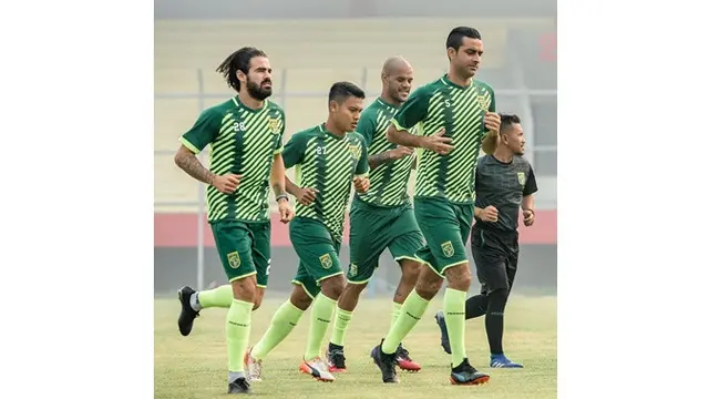7 Potret Otavio Dutra saat Jalani Latihan, Stoper Persebaya yang Masuk Timnas