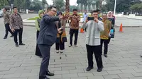 Aa Gym bertemu Gubernur Jawa Barat Ridwan Kamil di Gedung Sate, Kota Bandung, Kamis (19/3/2020). (Liputan6.com/Huyogo Simbolon)