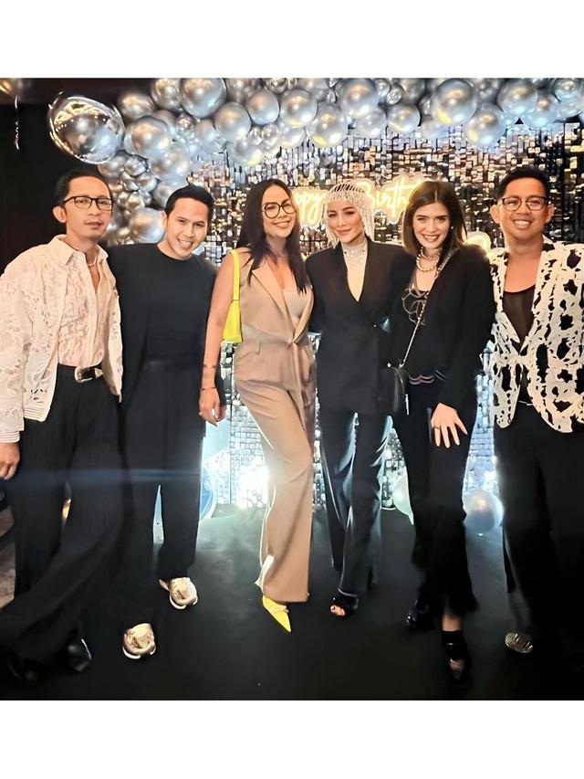 7 Potret Pesta Ultah Olla Ramlan ke-44, Gaya Memukau Geng Cendol Jadi Sorotan