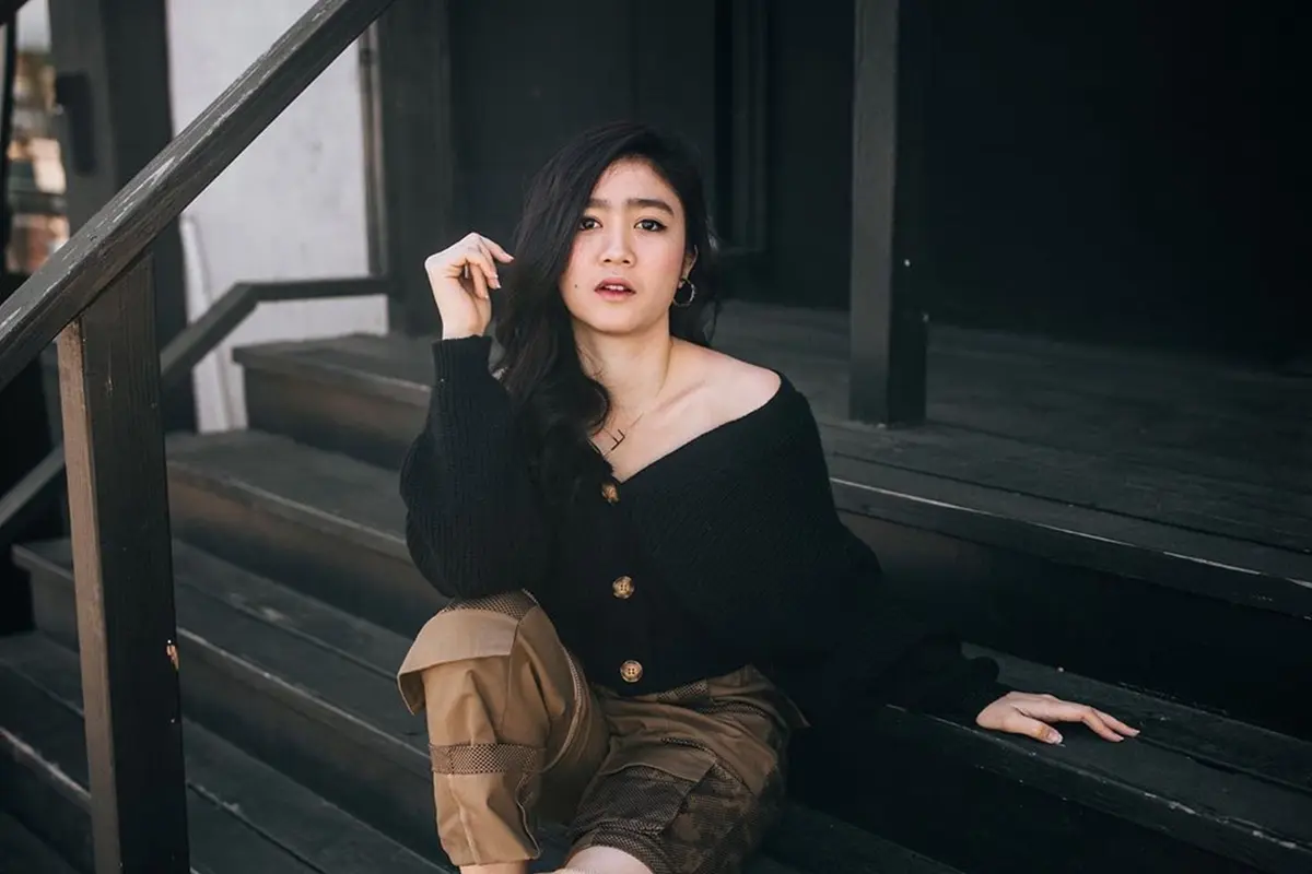 FOTO: Pesona Febby Rastanty Pakai Sweater Hitam