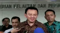 Ahok klarifikasi di Bareskrim Mabes Polri terkait penistaan Agama. Sementara Ahok-Djarot tidak hadir dalam penetapan pasangan cagub-cawagub.