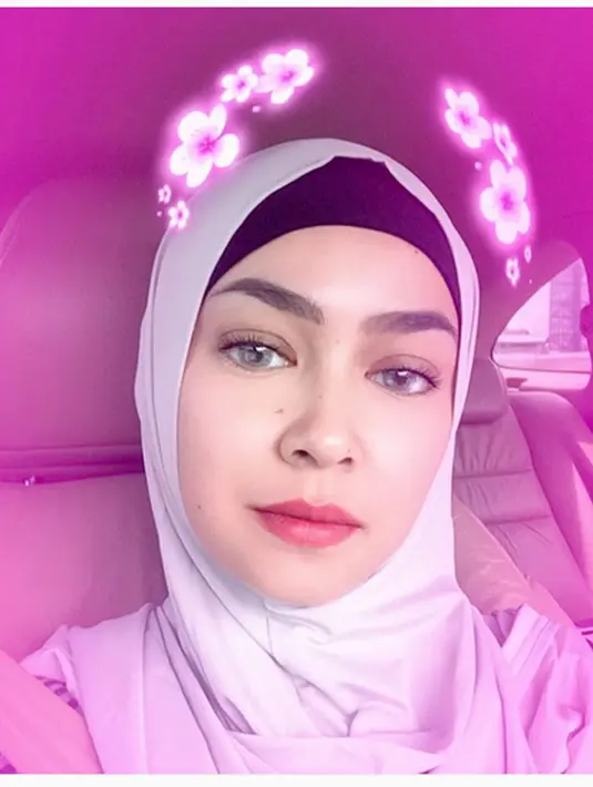 "Ya alhamdulillah sih kaya bisa dibilang dapat hidayah untuk berhijab. Yaudah aku jalanin untuk berhijab," ujar Aryani Fitriana saat dihubungi wartawan melalui telepon, Rabu (29/6/2016). (dok. Instagram)