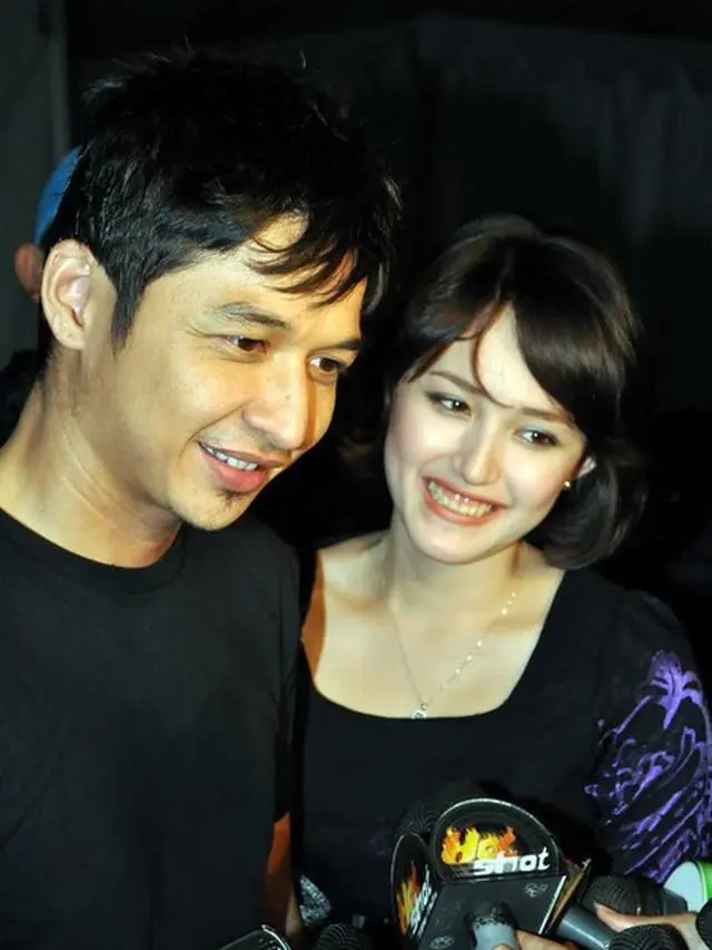 Potret Masa Muda 8 Istri Vokalis Band, Selalu Memesona