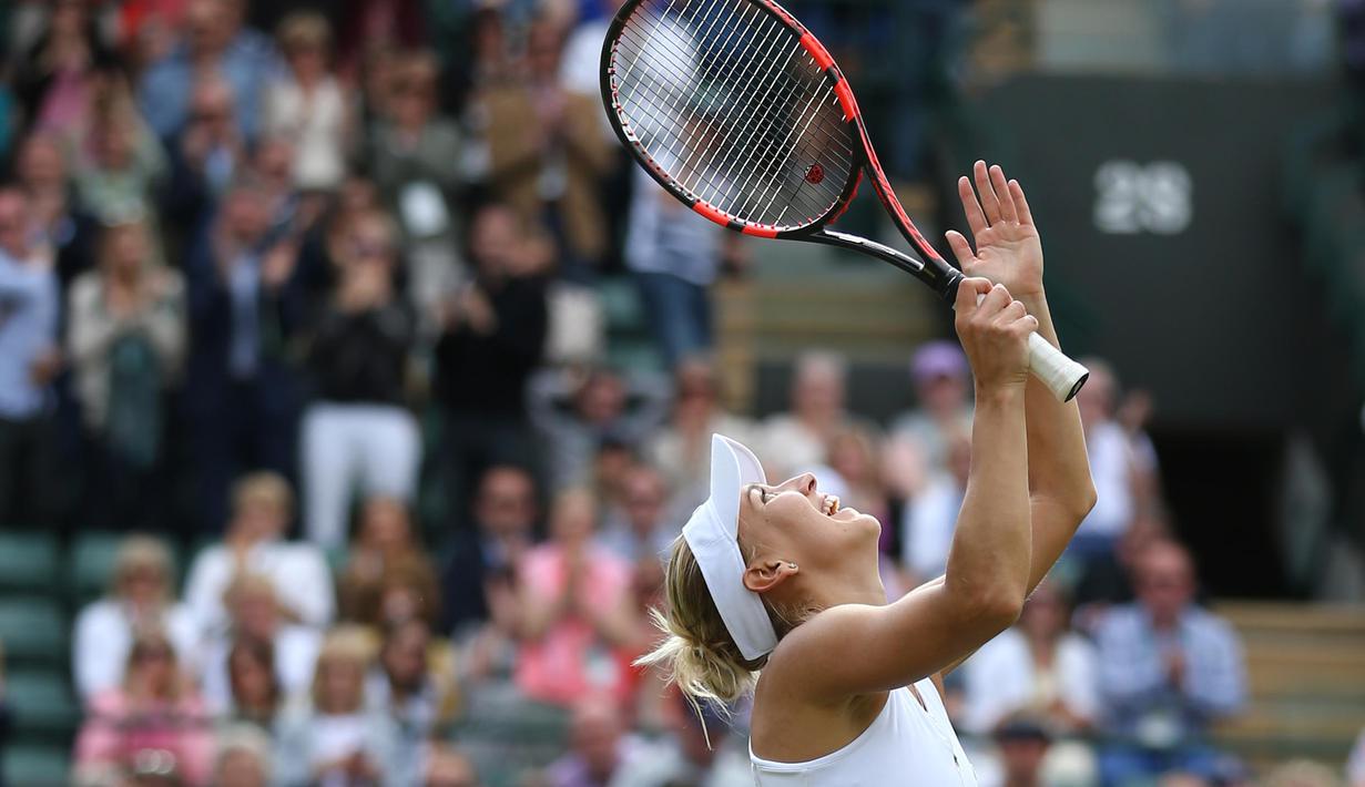 Petenis Russia, Elena Vesnina meluapkan kegembiraan usai mengalahkan petenis Slovakia, Dominika Cibulkova 6-2, 6-2 pada babak perempat final Tenis Wimbledon Championships 2016 di The All England Lawn Tennis Club, Wimbledon, (5/7/2016). (AFP/Justin Tallis)