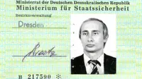 Tanda pengenal Presiden Rusia Vladimir Putin saat menjadi intel Uni Soviet KGB yang bertugas di Jerman Timur era Perang Dingin (sumber: Der Bundesbeauftragte für die Stasi-Unterlagen)