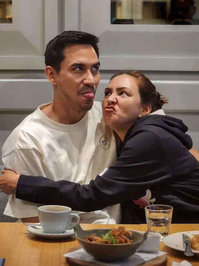 Donna Agnesia dan Darius Sinathrya