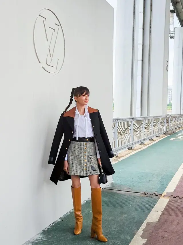 Kemeja dengan Outer Mantel